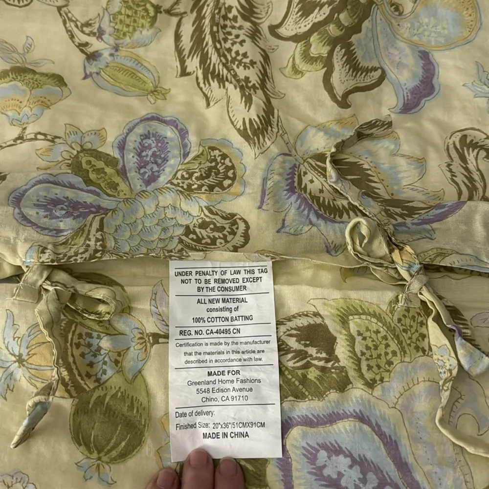Beautiful King Comforter and King Shams - Picture 4 of 6